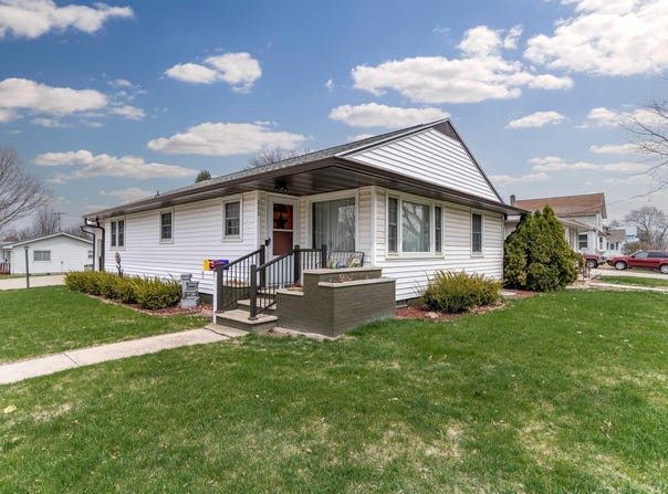 209 G Avenue, Grundy Center, IA 50638