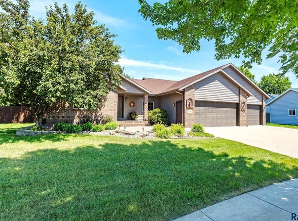 216 W Mountain Ash St, Brandon, SD 57005