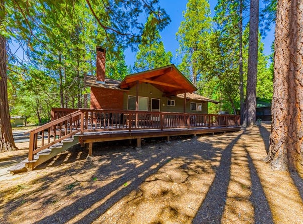8005 Cedar Circle, Wawona, CA 95389