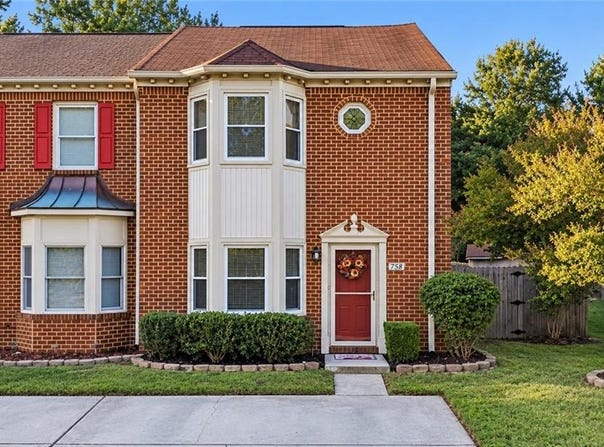 758 Creekside Crescent, Chesapeake, VA 23320