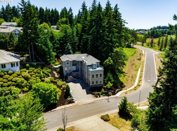 3169 TANNER PARK DR, Eugene, OR 97405