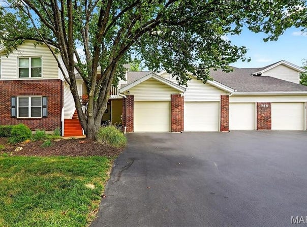 740 Woodside Trails Drive, Ballwin, MO 63021