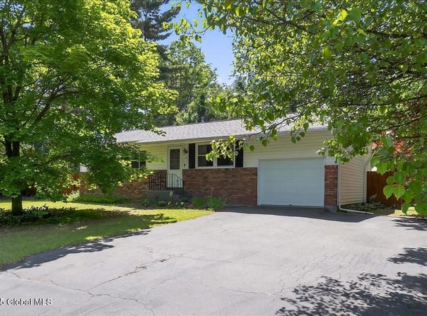 21 Fawn Drive, Ballston Spa, NY 12020