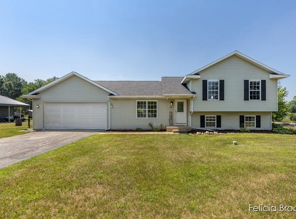 3381 Stager Drive, Middleville, MI 49333