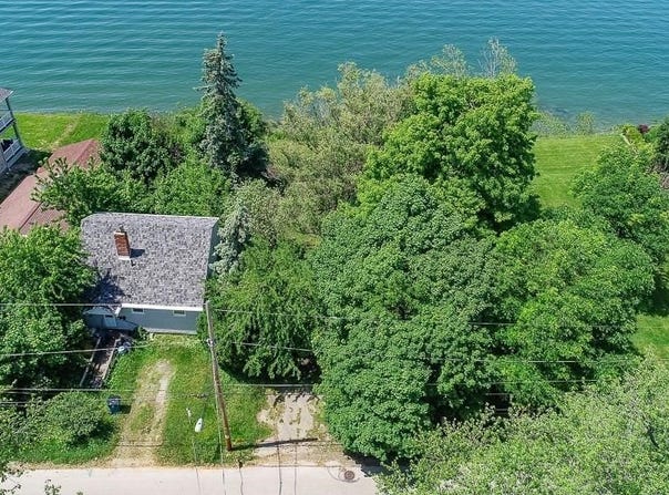 38435 N Beachview Road, Willoughby, OH 44094