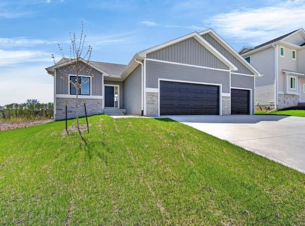 706 Plainside Avenue, Norwalk, IA 50211