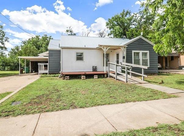 605 W Walnut Street, Coleman, TX 76834