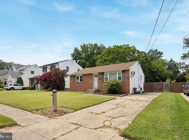 234 S CLINTON AVENUE, MAPLE SHADE, NJ 08052
