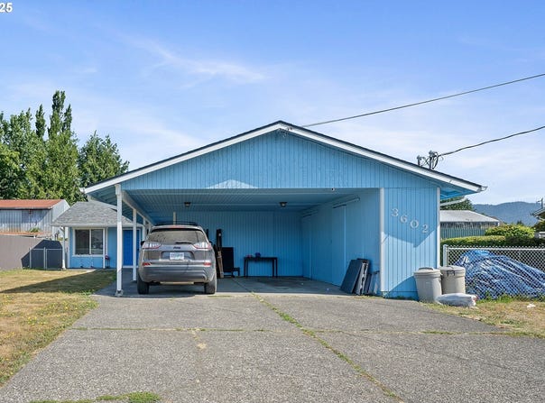 3602 WALNUT LN, Tillamook, OR 97141