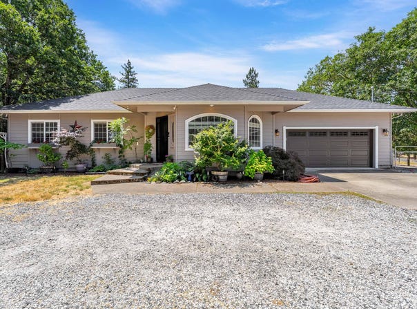 5851 Hugo Road, Grants Pass, OR 97526