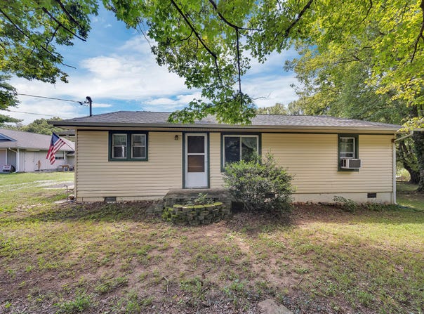 9902 Old Rutledge Pike, Mascot, TN 37806
