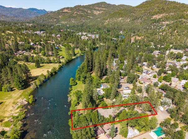 360 Park Drive, Shady Cove, OR 97539