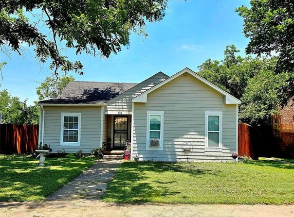 203 Hollywood Street, Coleman, TX 76834