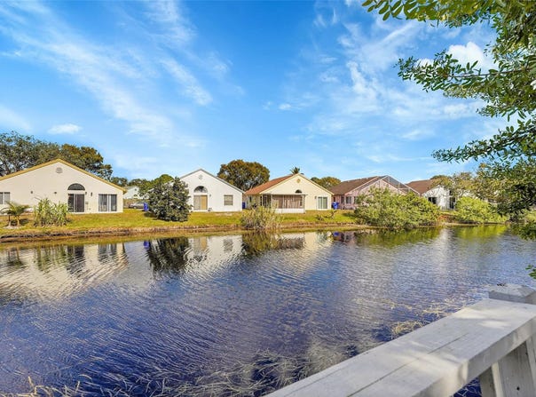 1237 Seaview, North Lauderdale, FL 33068