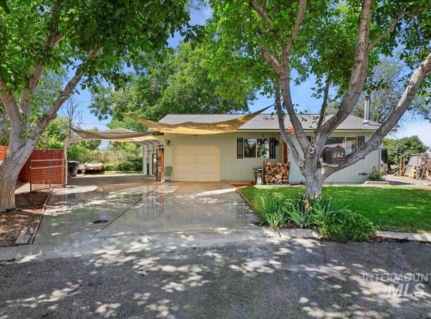 642 Spruce Circle, Gooding, ID 83330