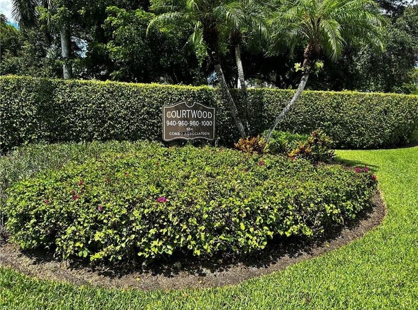 960 Palm View, NAPLES, FL 34110