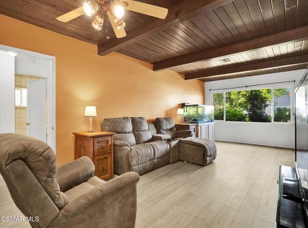 6651 Densmore Avenue, Lake Balboa, CA 91406