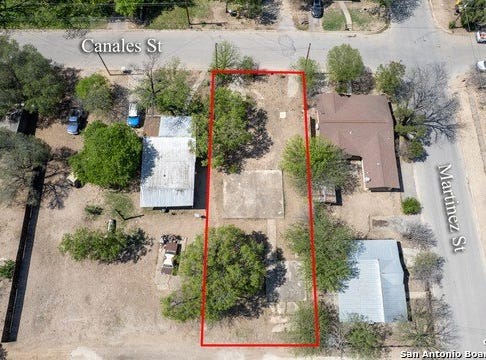 205 W Canales, Uvalde, TX 78801