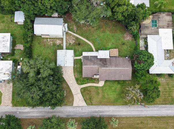 202 LAKEVIEW Avenue, Crescent City, FL 32112