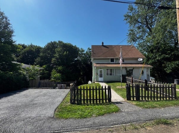 25 Sterling St, Franklin Boro, NJ 07416-1526