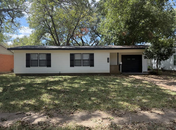 137 Bowie Street, McGregor, TX 76657