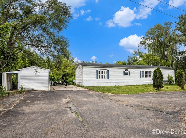 6973 W Blue Water Highway, Saranac, MI 48881