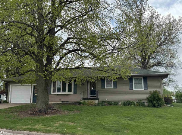 402 E BUCKEYE, Creston, IA 50801
