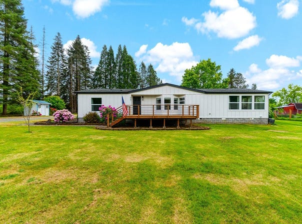 567 Quick Rd, Castle Rock, WA 98611
