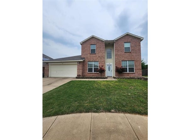529 Roundrock Lane, Fort Worth, TX 76140