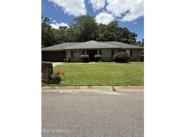 2246 Baywood Drive, Biloxi, MS 39532