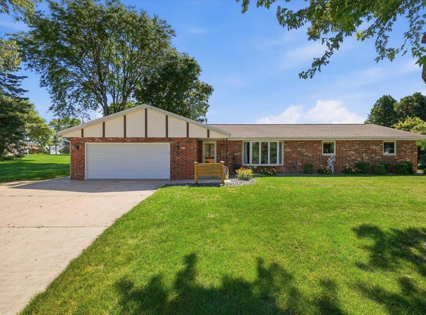 4112 Mueller Dr, Hartford, WI 53027