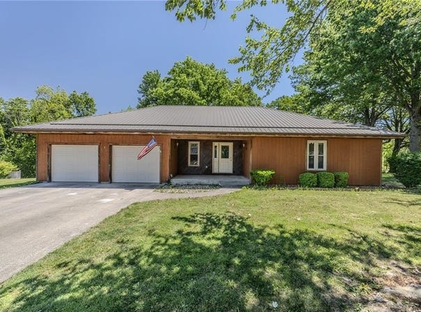 2 Sunset Drive, Lexington, MO 64067
