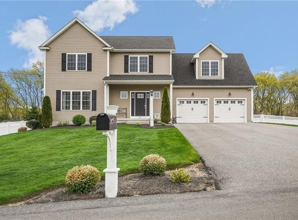 81 Golden View Drive, Johnston, RI 02919
