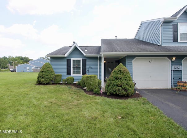 11 Farragut Square, Freehold, NJ 07728