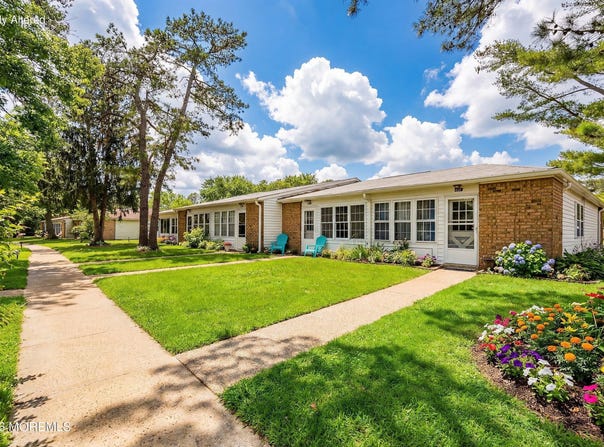 43 Cambridge Circle, Manchester, NJ 08759