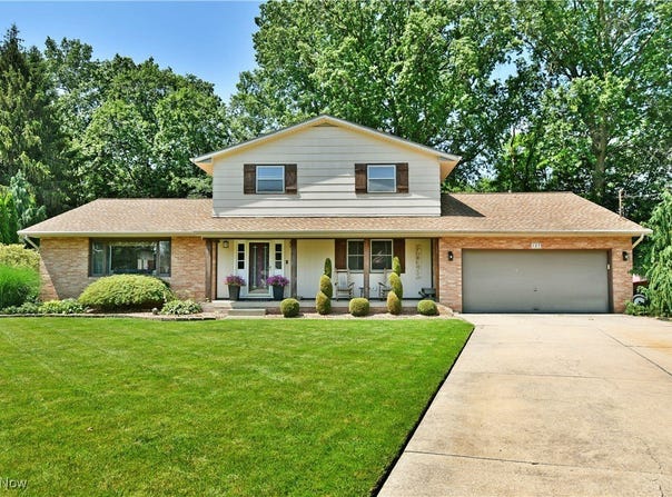 137 Emerson Circle, Cortland, OH 44410