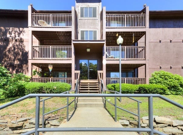 340 Sunderland Road, Worcester, MA 01604