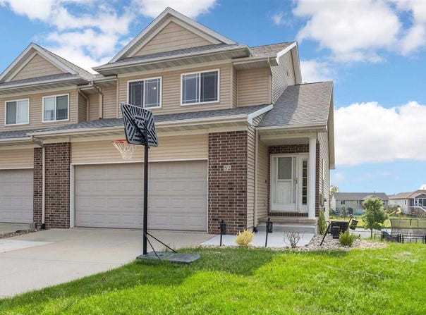 32 S Park Ridge Rd, NorthLiberty, IA 52317