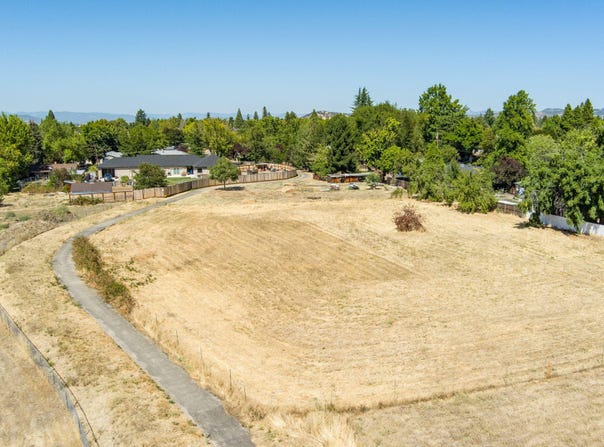 1215 Covina Avenue, Medford, OR 97504