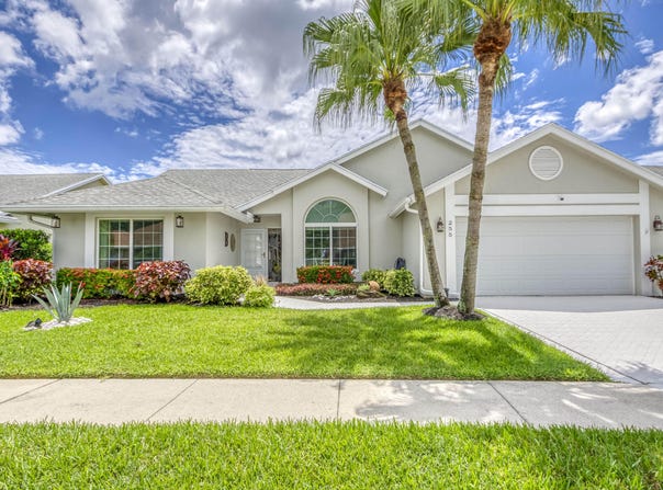 255 Moccasin Trail W, Jupiter, FL 33458