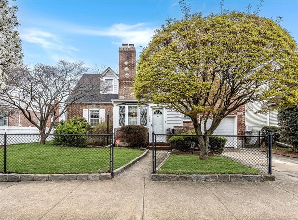 1006 New Hyde Park Road, New Hyde Park, NY 11040