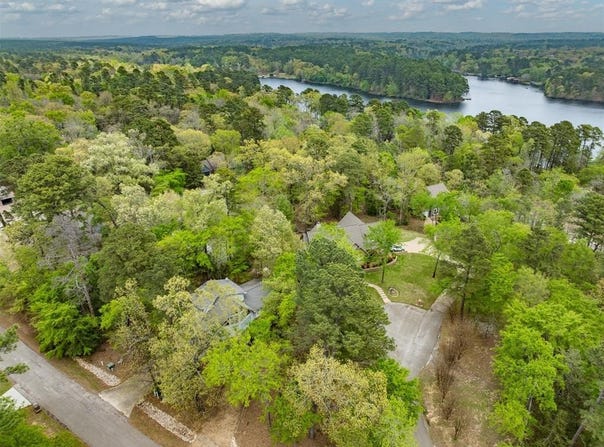 203 Lakewood Circle, Holly Lake Ranch, TX 75765