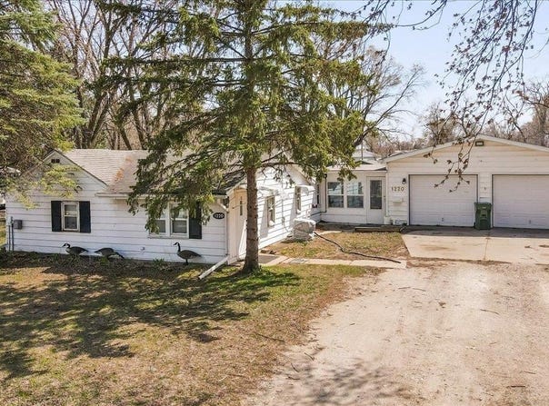 1220 Shultz Street, Waterloo, IA 50707