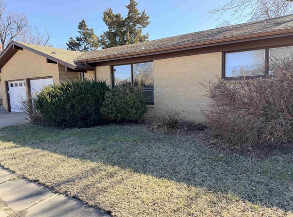 215 N Main St, Canton, KS 67742-8