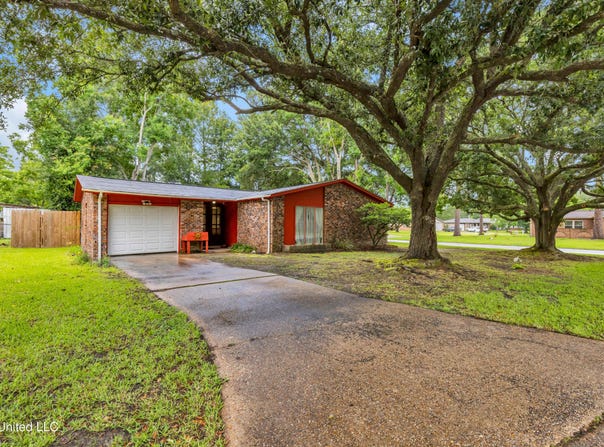 15300 Lansing Drive, Biloxi, MS 39532
