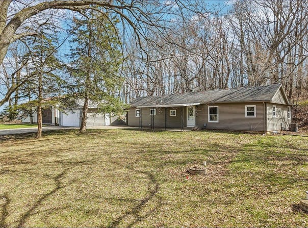 5040 Crestview Road, Marshall, WI 53559-9772