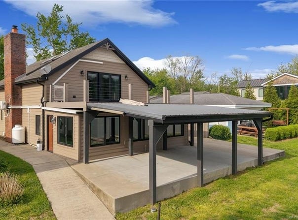 252 River Road W, Charlestown, IN 47111