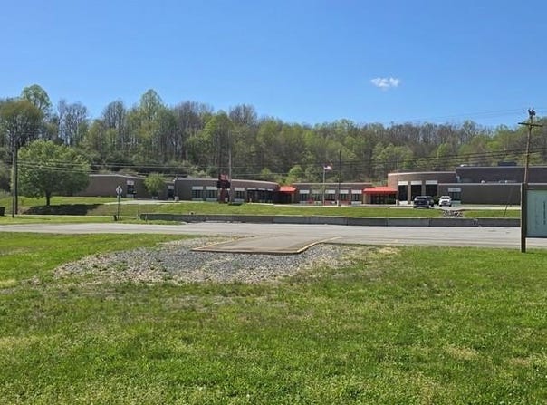 664 Coal River Road, GLEN DANIEL, WV 25844