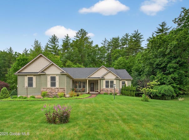 6 Corinne Court, Saratoga, NY 12866