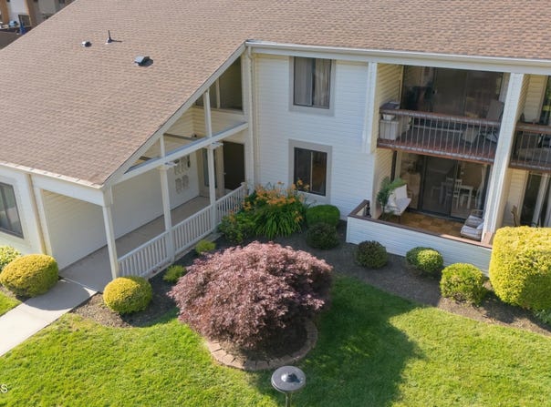 5 Avon Drive E, East Windsor, NJ 08520